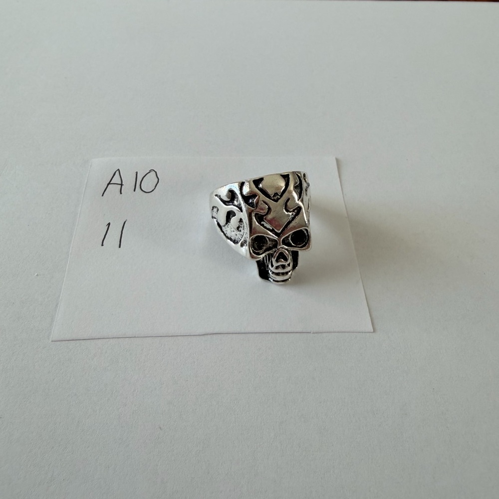 Silver‎ Skull Ring